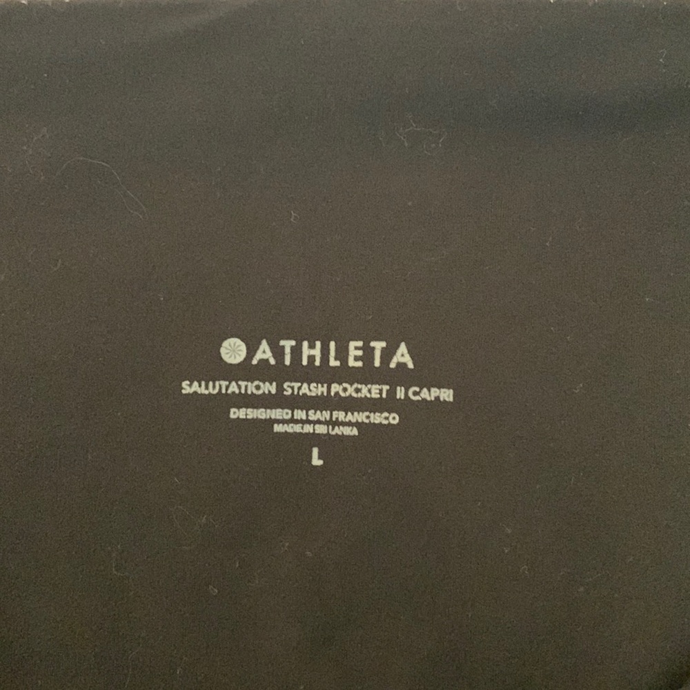 Athleta Size L Salutation Capri II in Black